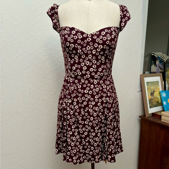 NWT Reformation Daisy Print Tannis Dress Red Mini Skater Fit Flare Size 8 - Picture 2 of 4